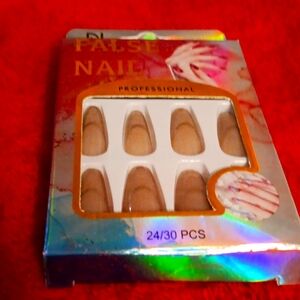 PRESS ON NAILS. 24 peice, tan french tip fingernails.
